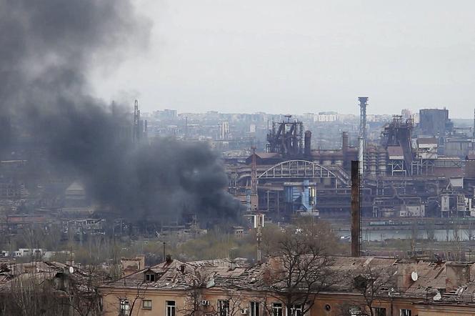 Ukraina/ Media: Rosjanie przedarli się do Azowstalu