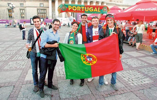 EURO 2012: Portugalscy kibice świętowali na ulicach Warszawy