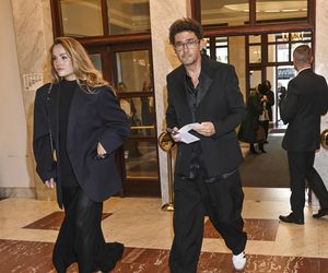 Kuba Wojewódzki z partnerką  na premierze Hamleta