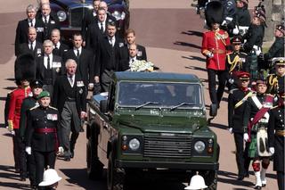 Pogrzeb księcia Filipa. Monarcha w ostatnią podróż pojechał Land Roverem, którego osobiście przeprojektował