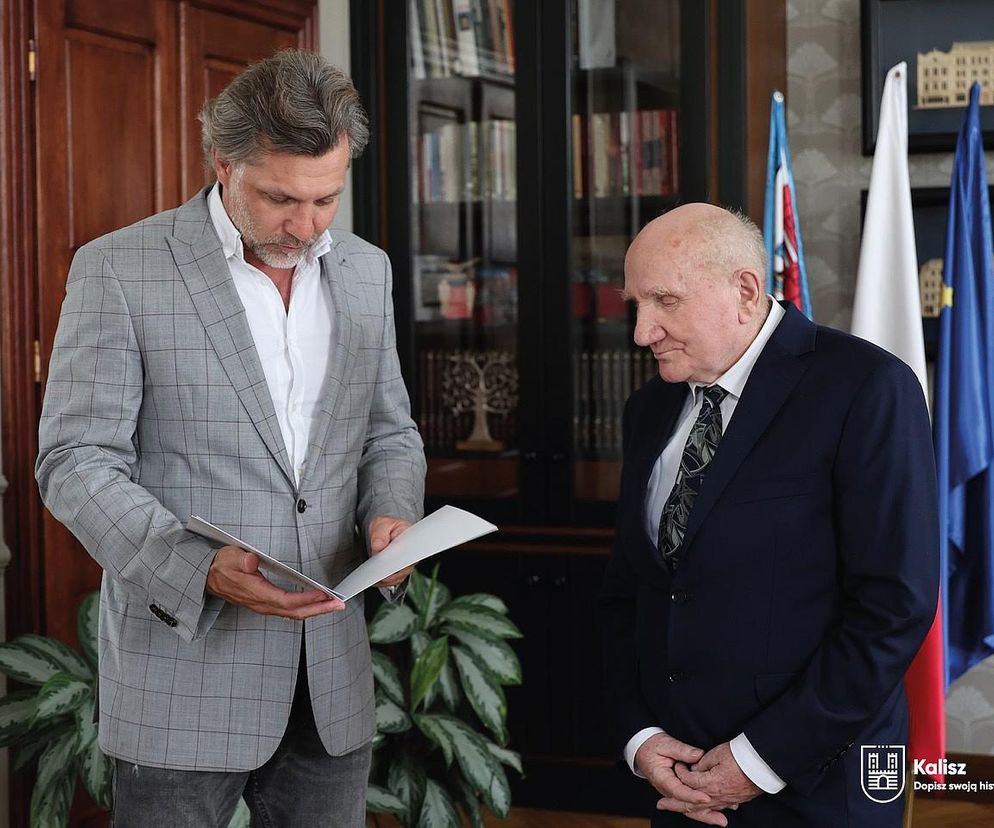 Kalisz. Najstarszy maturzysta w Polsce nie zdał matury. Pan Józef i tak został wyróżniony przez prezydenta Kalisza [ZDJĘCIA]