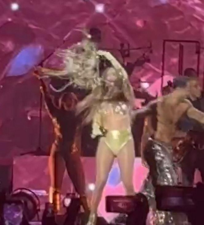 Jennifer Lopez nie nosi bielizny?! Tym razem na szczęście miała…