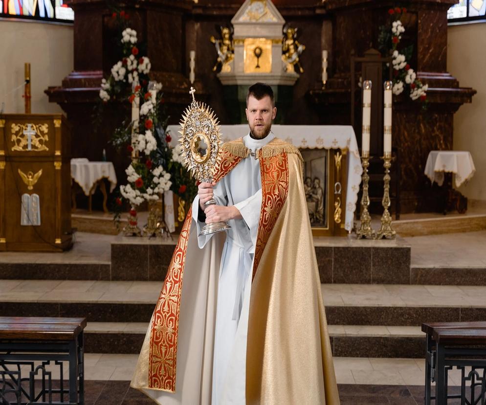 Oto życzenia dla księży na Wielki Czwartek 2023. Najpiękniejsze życzenia dla kapłanów z okazji ustanowienia kapłaństwa i Eucharystii