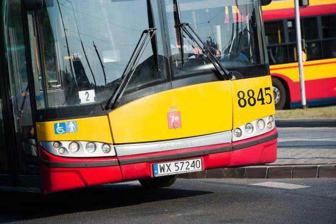 Autobus miejski w Warszawie - zdjęcie ilustracyjne