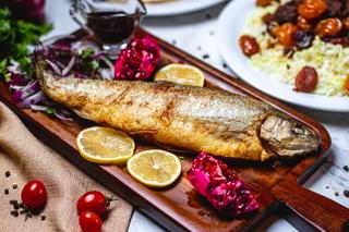 Czy w tym roku Polacy zjedzą mniej ryby na święta? Sprawdziliśmy zmiany cen