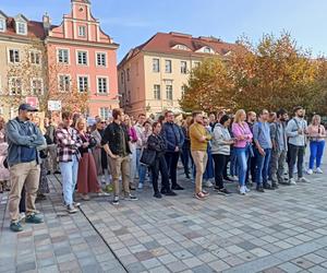 Pikieta urzędników poznańskich na Placu Kolegiackim