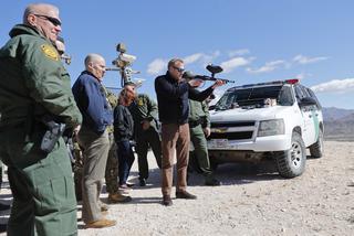 Border Patrol rzadziej strzela do nielegalnych