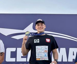 Michał Tomaszowski na podium mistrzostw świata Oceanman