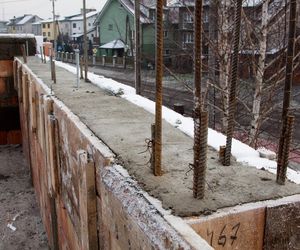 Co dodać do betonu na mróz? Kiedy dodatek do betonu na mróz?