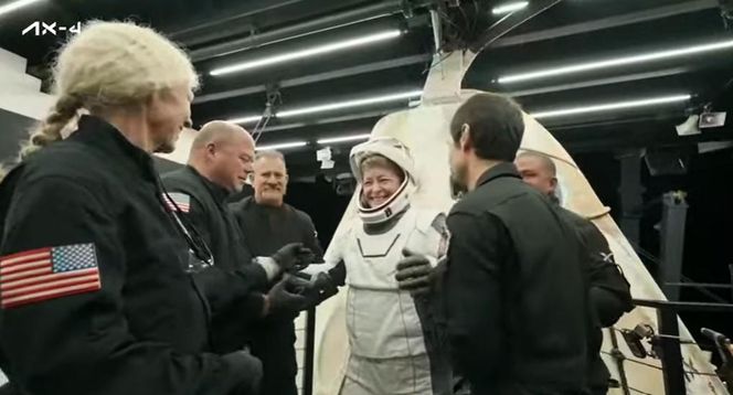 Ewakuacja astronautów z kapsuły Dragon