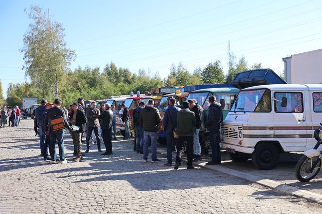 Zlot pojazdów zabytkowych na terenie dawnej Fabryki Samochodów Ciężarowych w Lublinie