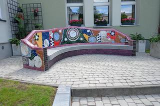 Nowa ławka Gaudiego została uroczyście odsłonięta podczas Pikniku Rodzinnego 2024 w siedleckiej Jedynce