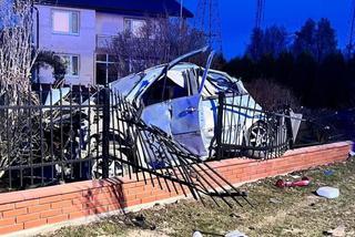 Łęg Tarnowski: PIJANY kierowca wypadł z drogi i uszkodził ogrodzenie [ZDJĘCIA]