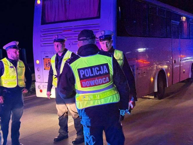 Wypadek autokaru wojskowego na autostradzie A4. Wielka akcja służb ratunkowych [ZDJĘCIA]