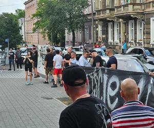  Inowrocław. 27-latek zmarł w czasie interwencji policji. Ponad 100 osób protestowało pod komendą [ZDJĘCIA]