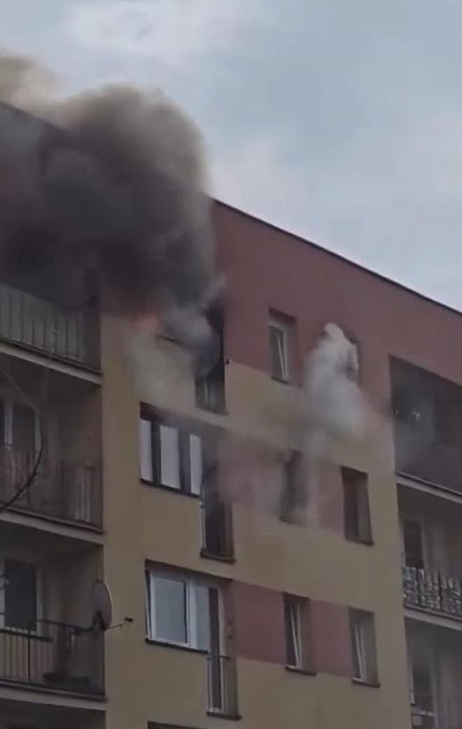 Pożar mieszkania w bloku na osiedlu 700-lecia w Żywcu