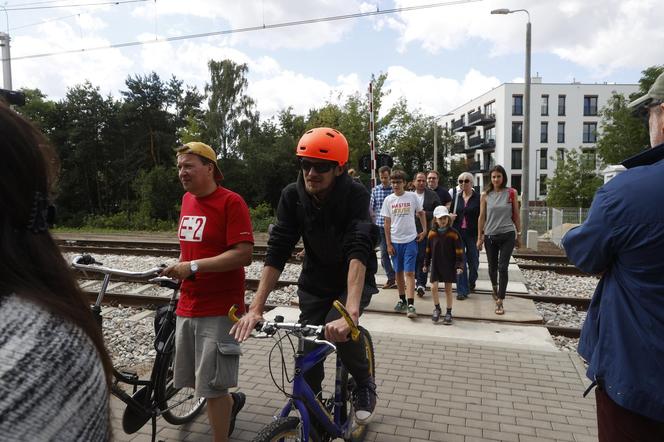 Kolejowa rewolucja w Warszawie. Przejścia przez tory, na które czekali ponad dwa lata, w końcu otwarte. „Presja ma sens”