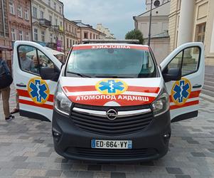 Lubelscy pracodawcy ofiarowali karetkę dla Ukrainy 