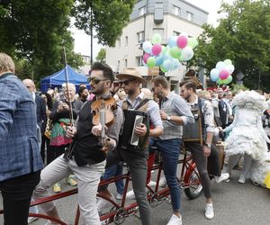 Święto Saskiej Kępy 2025. Kto szedł w paradzie na Francuskiej