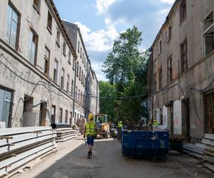 Kamienice przy Piotrkowskiej w Łodzi odzyskują dawny blask