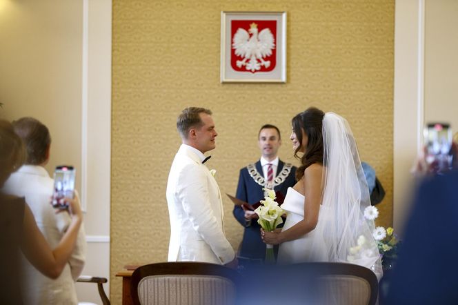 Ślub jak z bajki! Syn Marioli Bojarskiej-Ferenc powiedział tak. Panna młoda nie ukrywała brzuszka