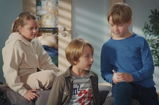 M jak miłość odc. 1850. Maja (Laura Jankowska), Szymek (Staś Szczypiński), jego kolega Maciek (Aleksander Sułek)