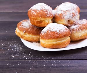 Przepis na pączki z 1 kg mąki. Idealne rozwiązanie na dużą imprezę!