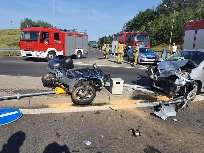 Groźny wypadek pod Skwierzyną. Samochód zderzył się czołowo z motocyklem