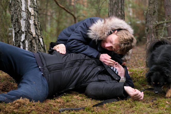 M jak miłość odc. 1857. Jan Mokrzycki (Wojciech Duryasz), Kacper (Bartosz Ziewiec)