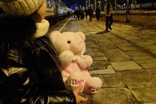 Trzy długie pociągi z uchodźcami w Świętokrzyskiem. Tysiące ludzi znalazło schronienie!