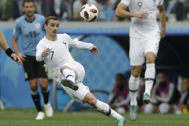 MŚ 2018: Urugwaj - Francja. Kuriozalny błąd bramkarza i niecodzienny gol Griezmanna