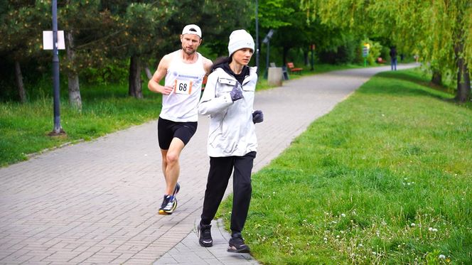 Sportowe emocje w Chorzowie. 150 biegaczy wystartowało w 6. edycji Chorzowskiej Dychy