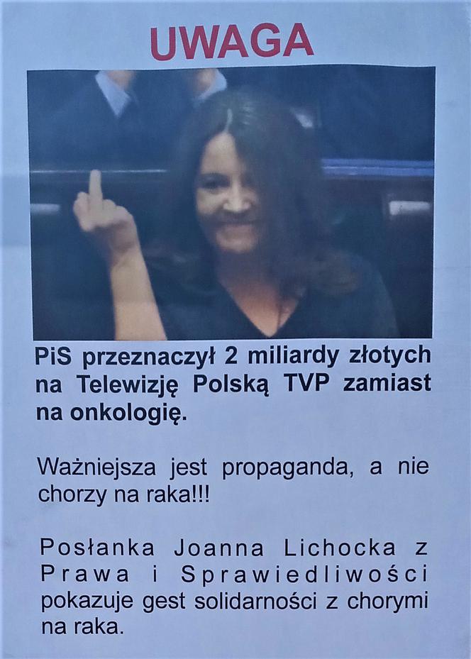 Plakaty z gestem Joanny Lichockiej pojawiły się na przystankach komunikacji miejskiej w Szczecinie