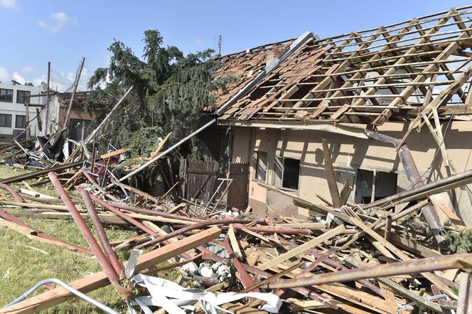 Tornado zdemolowało Czechy! Setki rannych i zniszczonych domów. Zdjęcia szokują