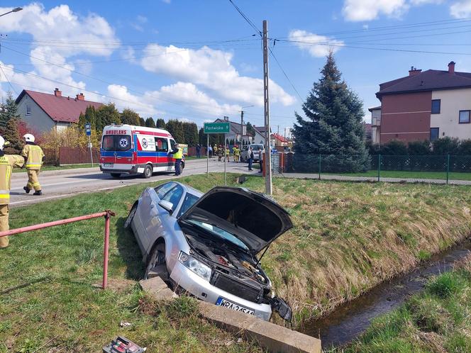 Wypadek w Tychowie. Poszkodowany kierowca Audi