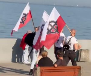 Marsz z nazistowskimi flagami w Gdyni. Trzech mężczyzn zatrzymanych