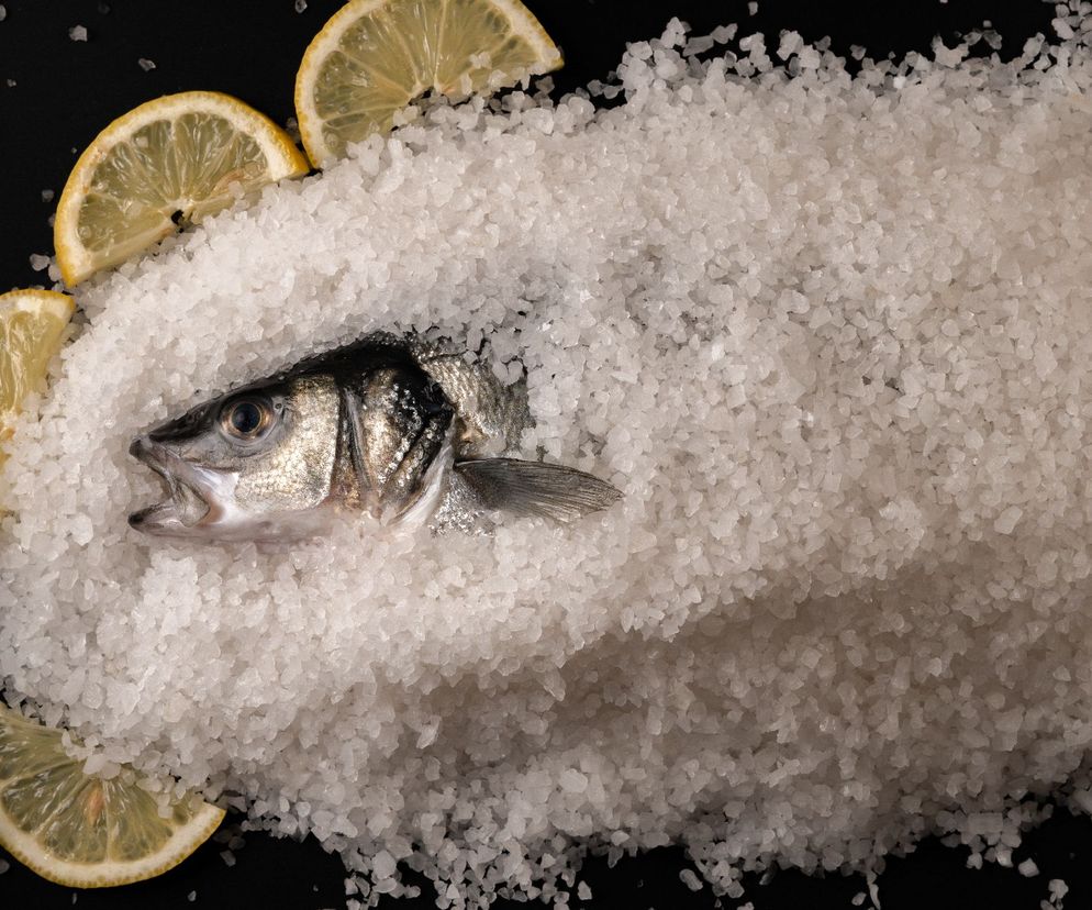 Ryba w soli - upiecz ją tak, a będzie soczysta i nietłusta