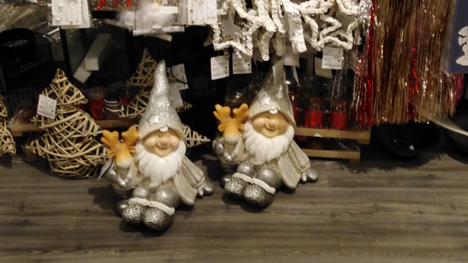 W jednym ze szczecińskich sklepów można już kupić dekoracje świąteczne