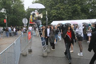 Koncert Quebonafide w Warszawie - fani pod PGE Narodowym