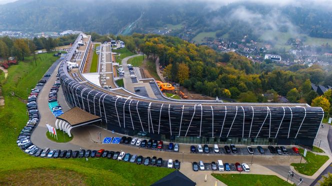 Zarówno wnętrza, jak i bryła Mercure Szczyrk Resort robią duże wrażenie