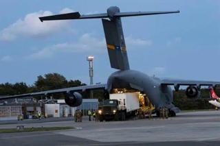 Rozładunek kontenerowej wyrzutni Mk70 na wyspie Bornholm