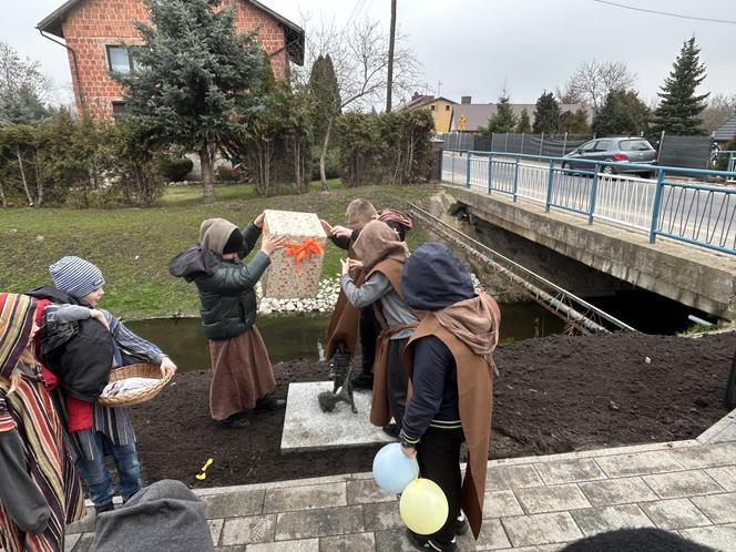 Rzeźby Szewczyków nową atrakcją Kazimierza Biskupiego