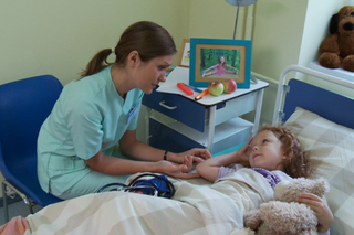 Pielęgniarki odc. 22 - opis, streszczenie: Mąż pacjentki flirtuje z pielęgniarką Małgorzatą