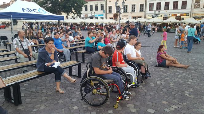 Adrian Beściak objechał Polskę na wózku [META]