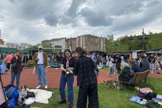 Garażówka na Bazarze Różyckiego