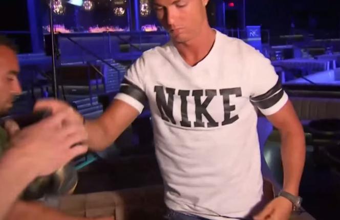 Cristiano Ronaldo wychodzi z wywiadu