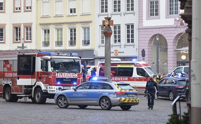 To on rozjeżdżał ludzi samochodem! Zostały po ich tylko buty