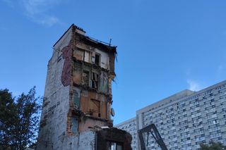 Rozbiórka kamienicy na Woli znanej z filmu Barei