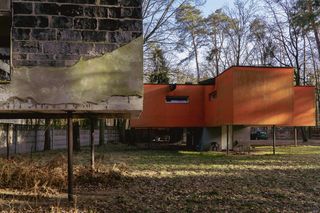 Miały być jak las w lesie, jak domy-drzewa. Dwa zapomniane radykalne dzieła Niemczyka znów są na sprzedaż