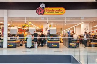 Biedronka rekrutuje. Oferty zaskakują!